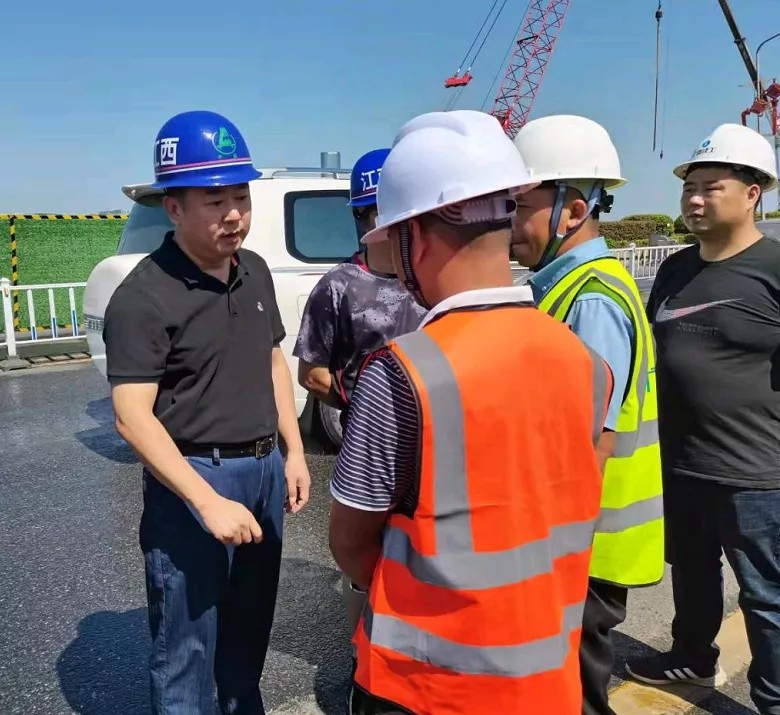 羅輝到沿江中北大道快速路改造工程、真君路隧道工程項目檢查工作