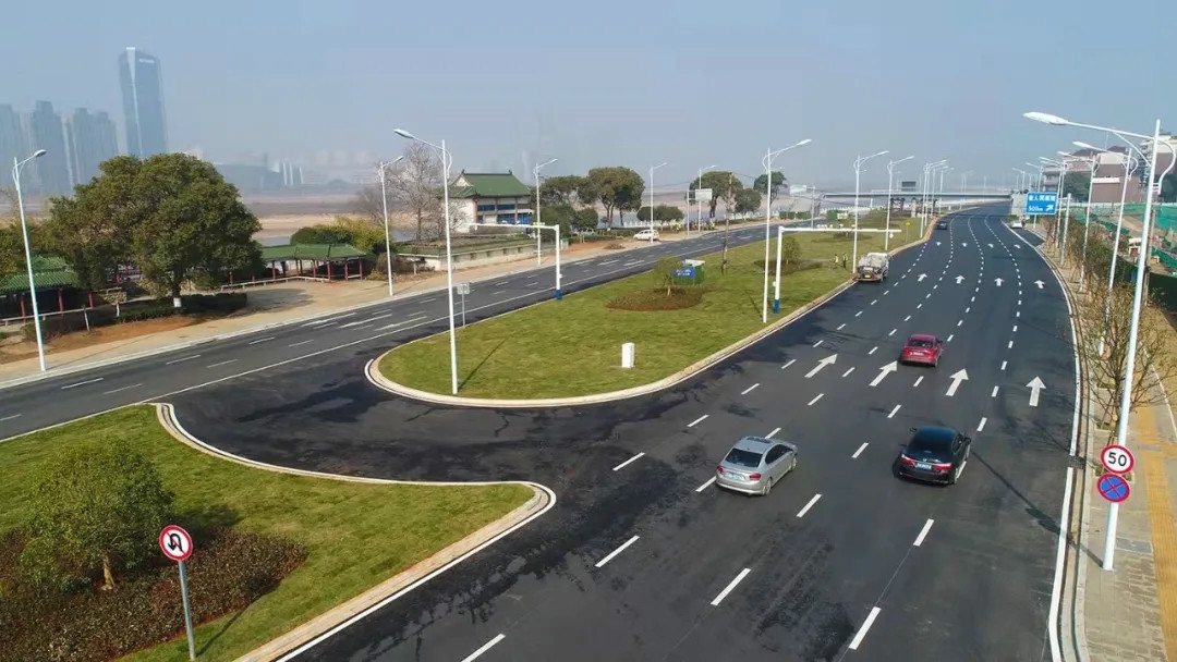 “不堵車了，通過時間至少縮短了三分之二” 沿江中北大道提升改造（一期）工程主線通車方便市民出行